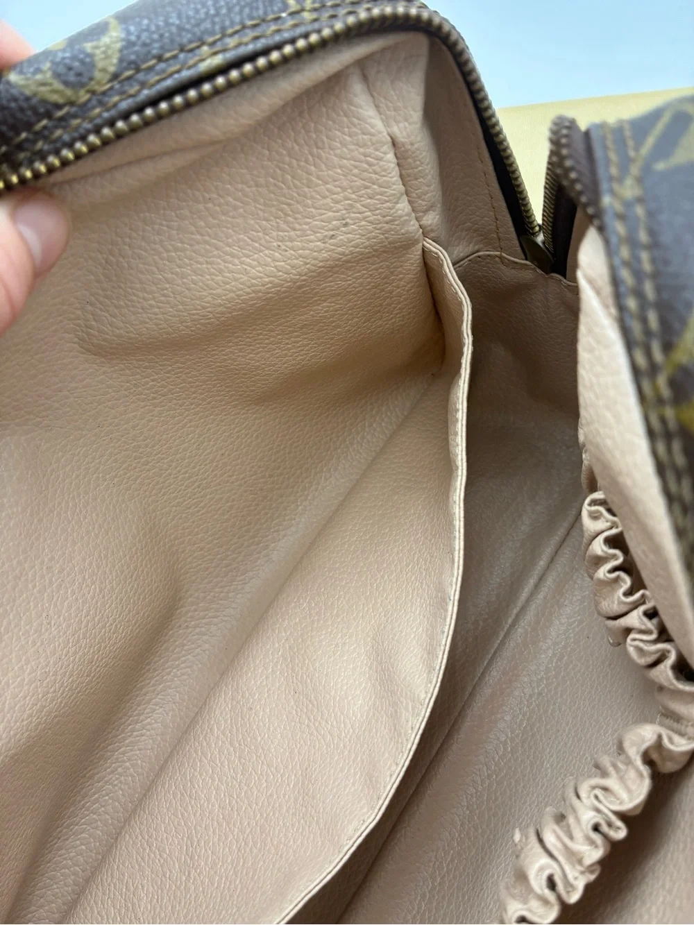 Louis Vuitton vintage monogram trousse 28 toiletry  bag with LV dust bag